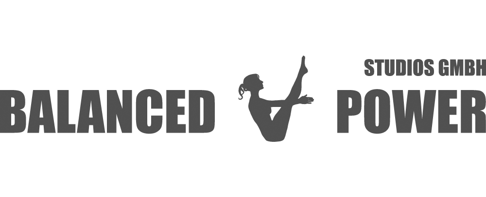 Logo mit "BALANCED" und "POWER" getrennt durch V-Sitz-Pose; darüber "STUDIOS GMBH".