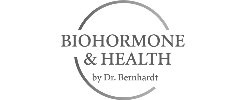 Logo: "BIOHORMONE & HEALTH by Dr. Bernhardt" in grau, teilweise geschwungene graue Linie, heller Hintergrund.
